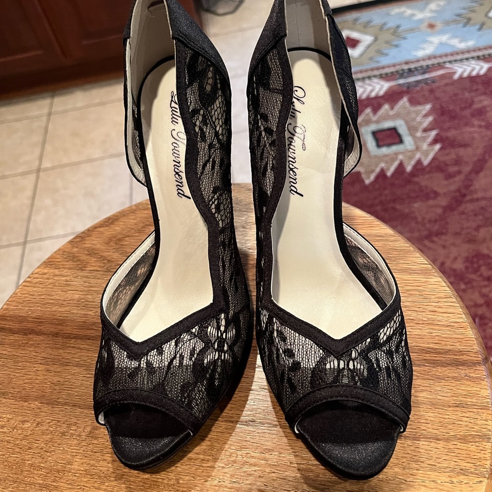 Lulu Townsend Lace Platform Peep-Toe Heels